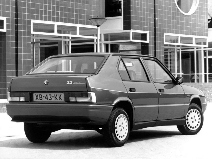  Alfa Romeo 33 Blue Line (905) 1989 года  (фото 2 из 4)